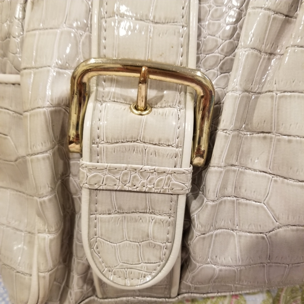 Suzy Smith Light Grey Glossy Handbag - Picture 3 of 7